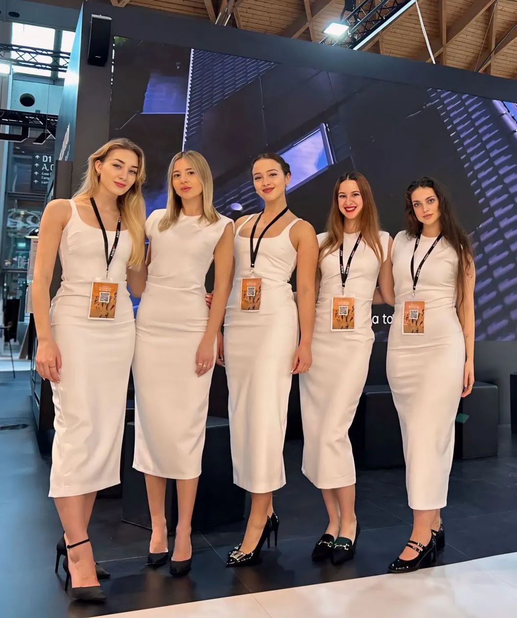 Romance travel industry team